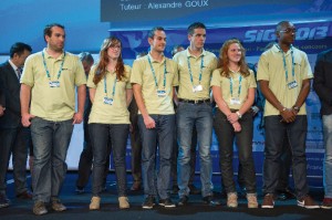 Même pas épuisés, les participants au concours des 24 h du SIG ! Ce sont finalementMickael Villette et Delphine Singlard-Causse de l’université d’Orléans qui ont remporté la compétition pour leur application de suivi et d’analyse du comportement de douze phoques gris. (© Vincent Krieger)