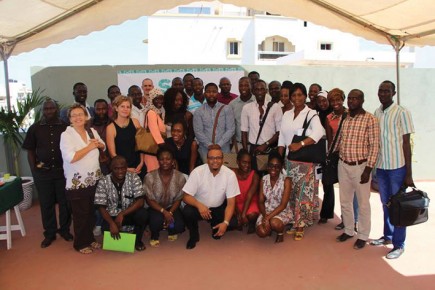 Photo de famille d’une QGIS party en juillet 2014 au Jokkolabs de Dakar.