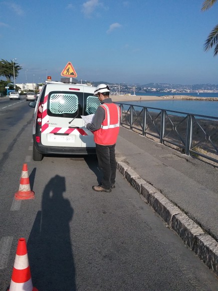 En intervention d'urgence, la carte a toute sa place ! (Photothèque VEOLIA ©)