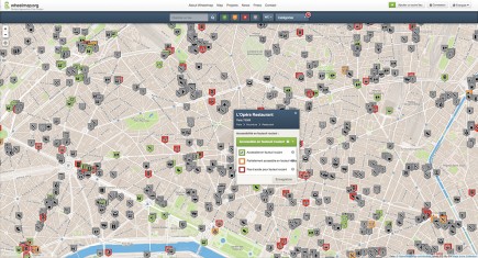 Créé par un Allemand, le site wheelmap.org utilise les tags d’OpenStreetMap sur l’accès en fauteuil roulant, réparti en trois catégories. Une même interface sert à chercher un lieu accessible et à contribuer en qualifiant d’autres structures (celles en gris sur la carte).