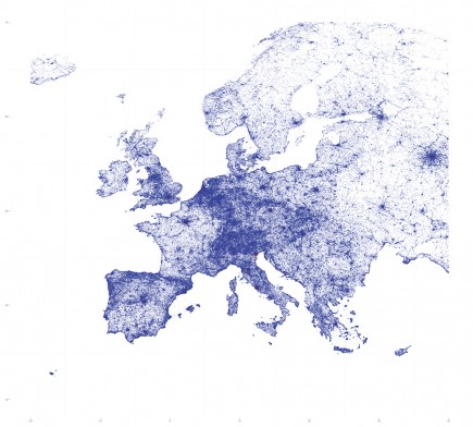 L’Europe reflétée par les photos des touristes. Aucun fond de carte n’est utilisé pour cette visualisation, simplement un entassement des localisations GPS des photos postées sur Panoramio. Une Europe touristique se dessine d’où émergent nettement la « banane bleue », mais aussi les châteaux de la Loire. (©Gaël Chareyron - ESILV - Pôle Leonard de Vinci)