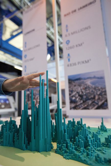 Carte de densités d’habitations de Rio de Janeiro et de Londres imprimées en 3D et réalisées par la London School of Economics (© EPPDCSI/N. Breton)