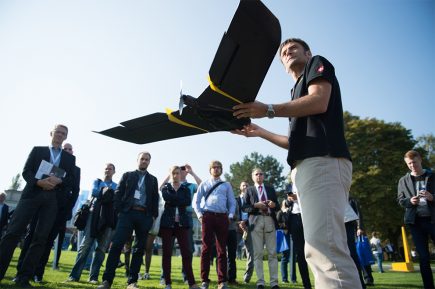 Gros succès pour l'espace de démonstrations extérieur des drones. (photo Intergeo)