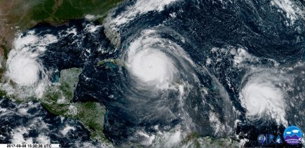 Vue satellite du 8 septembre du trio infernal évoluant dans le golf du Mexique : Irma, José et Katia publié par Keranaus, l’observatoire français des tornades et orages violents