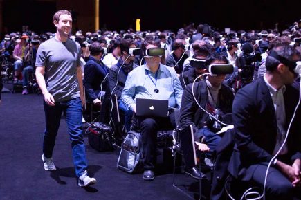 À quoi ressemblera le monde de demain, s’interroge Laurent Alexandre. Sera-t-il dirigé par Mark Zuckerberg pendant que nous vivons nos vies rêvées dans des casques de réalité virtuelle ? (© Facebook)