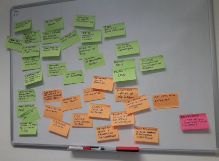 Séance de brainstorming pour mettre en avant ce qui marche bien (en vert) et ce qui est à améliorer (orange)